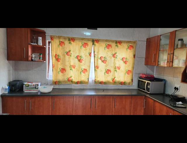 3 BEDROOM HOUSE FOR SALE IN PEERLESS PARK EAST